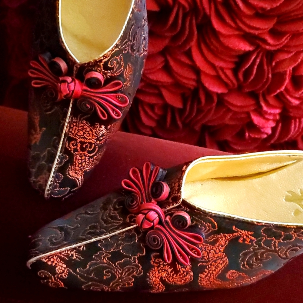 Chinese Style, Woman's Shoe, Size 7 1/2 - Picture 3 of 9